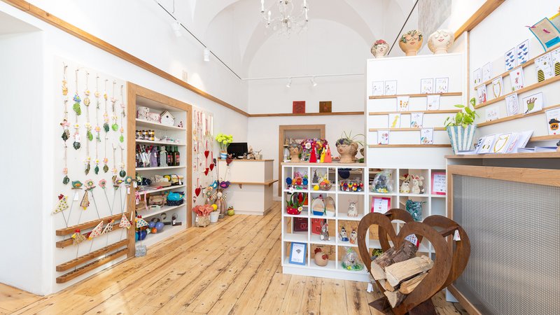 Innenansicht_Herzlich-Laden_Jugend-am-Werk-Steiermark Produktauswahl im HERZLich Laden