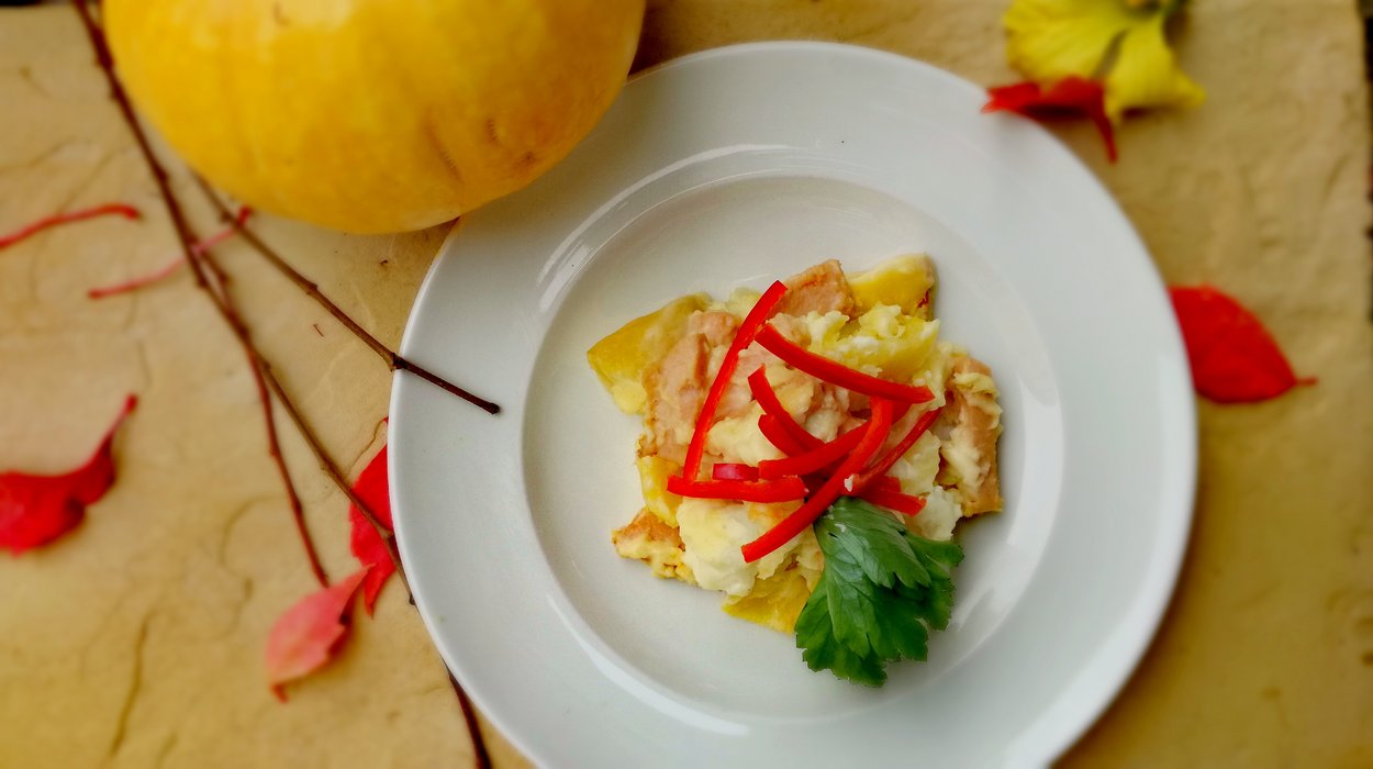 Mittagstisch-und-Zustellung_Jugend-am-Werk-Steiermark Ein Teller mit einem Mittagsgericht.