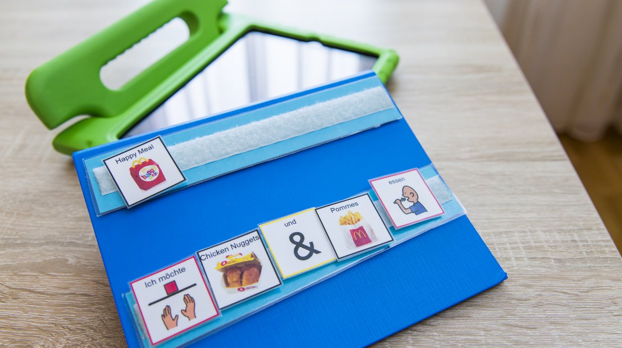 ein Kommunikationslerngerät mit Bildern