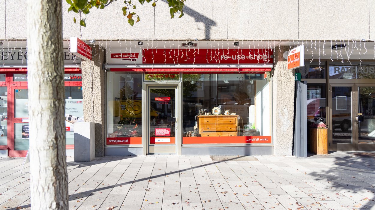 Außenansicht_re-use-shop-Knittelfeld_Jugend-am-Werk-Steiermark Außenansicht des re-use-shop Knittelfeld.
